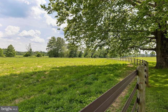 view of yard featuring a rural view