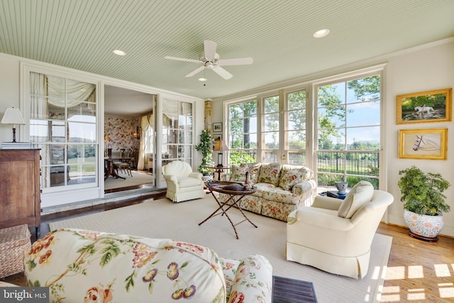 sunroom with ceiling fan