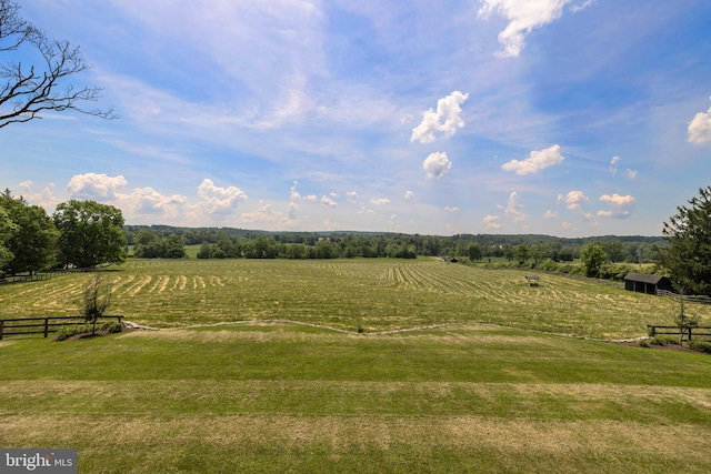 view of yard featuring a rural view