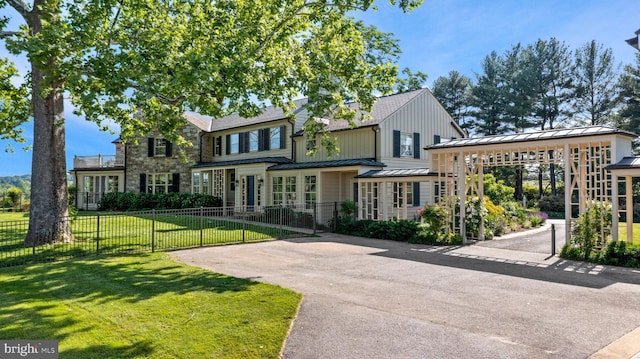 view of front of property with a front lawn