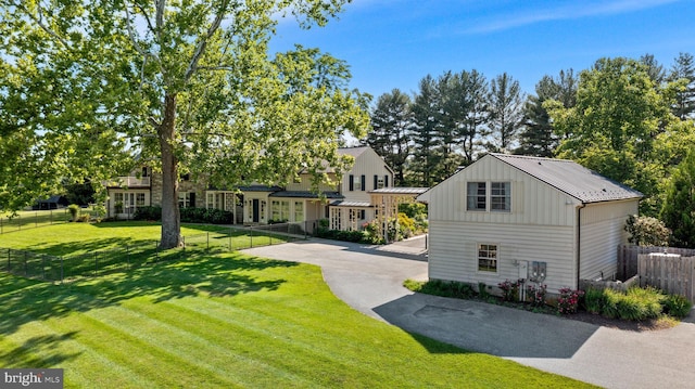 view of front facade with a front lawn