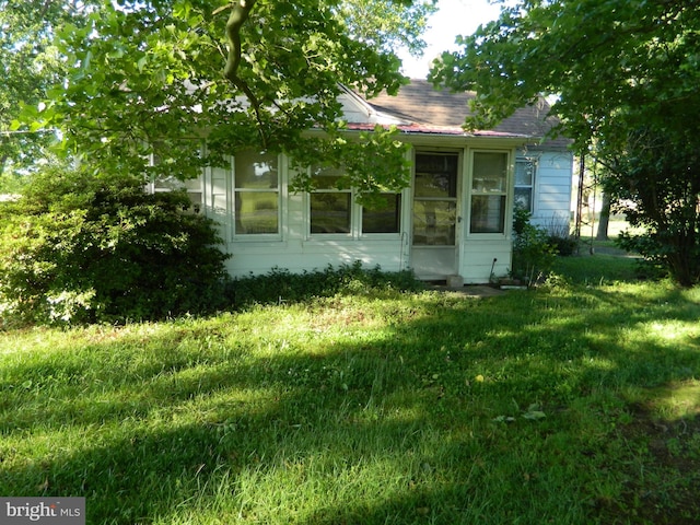 view of front of house with a front yard