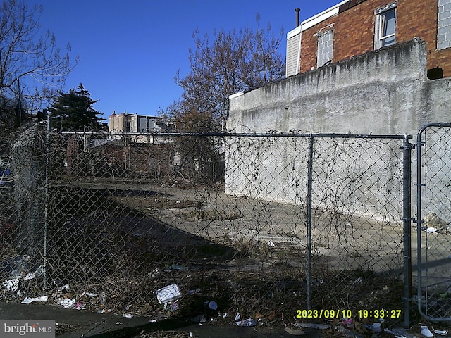 Listing photo 2 for 4252 N 17th St, Philadelphia PA 19140