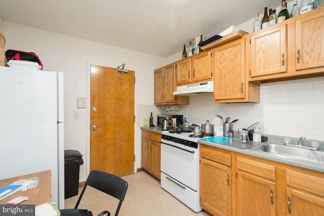 kitchen with sink, white appliances, backsplash, and light tile floors