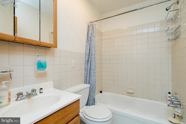 full bathroom with shower / tub combo with curtain, toilet, vanity, backsplash, and tile walls