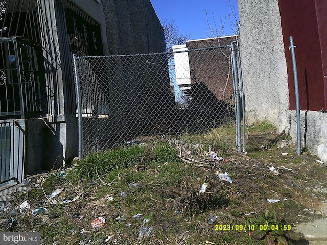 Listing photo 2 for 707 W Butler St, Philadelphia PA 19140