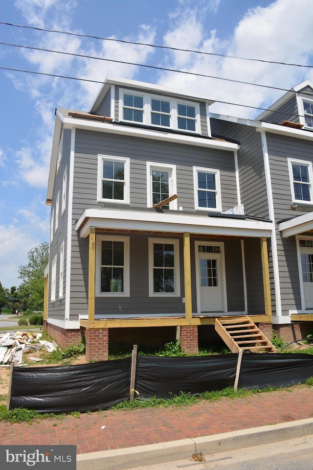 view of front of property featuring a porch