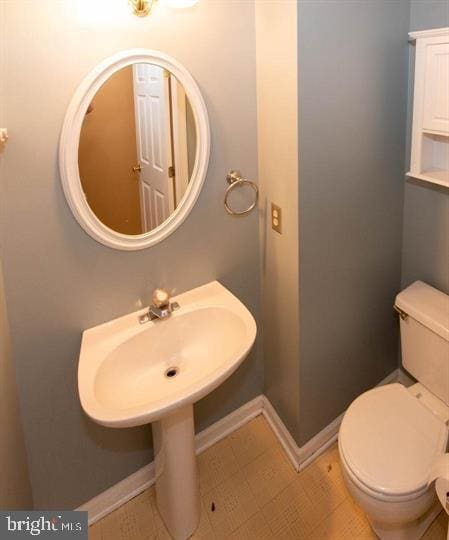 bathroom featuring toilet