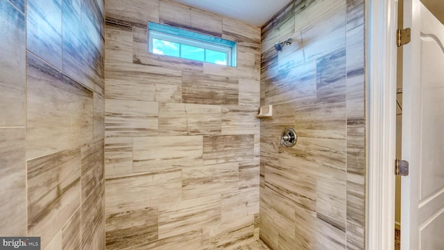 bathroom featuring a tile shower