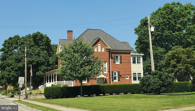 view of front of house with a front yard