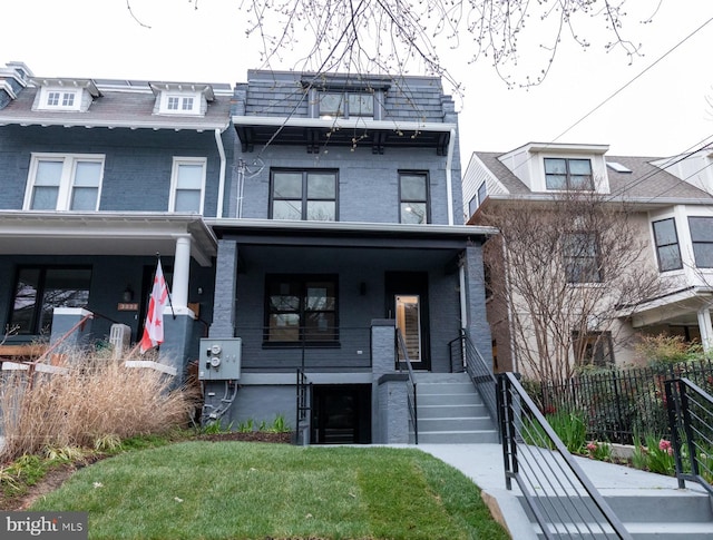 view of front of home featuring a front lawn and covered porch