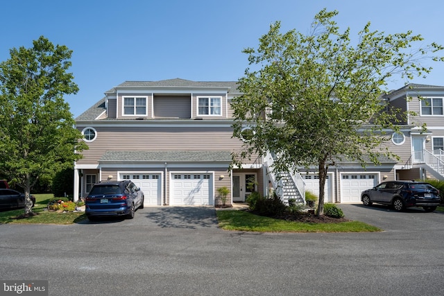 view of front property featuring a garage