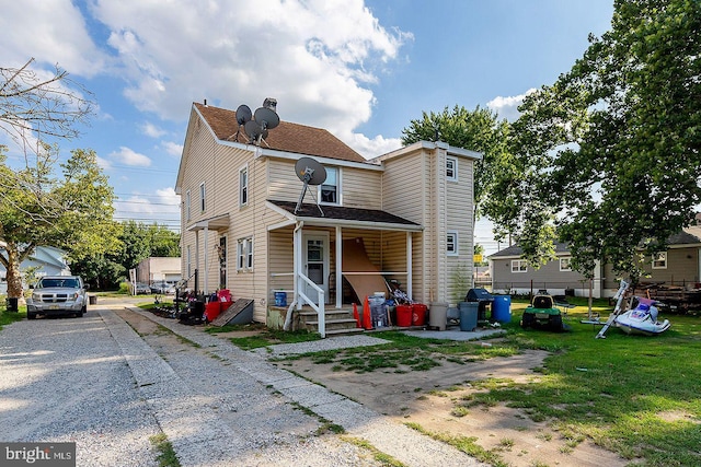 view of front facade with a front lawn