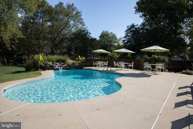 view of swimming pool featuring a patio area and pool water feature