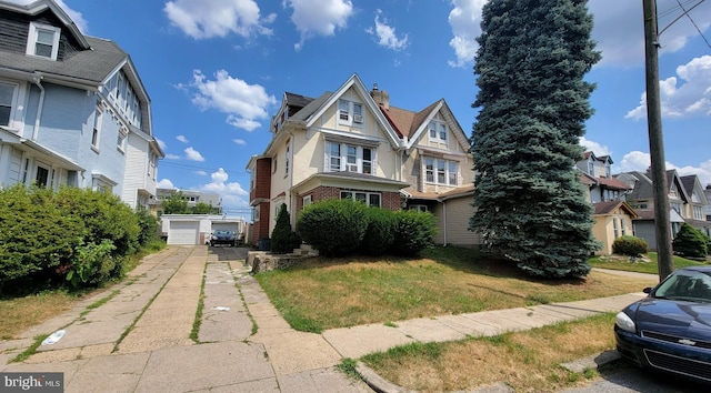 view of front of property featuring a front yard and a garage