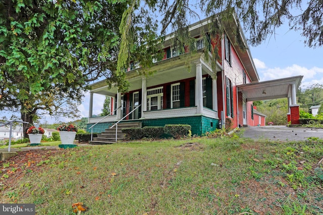 view of front of house featuring a front yard, a porch, and a carport