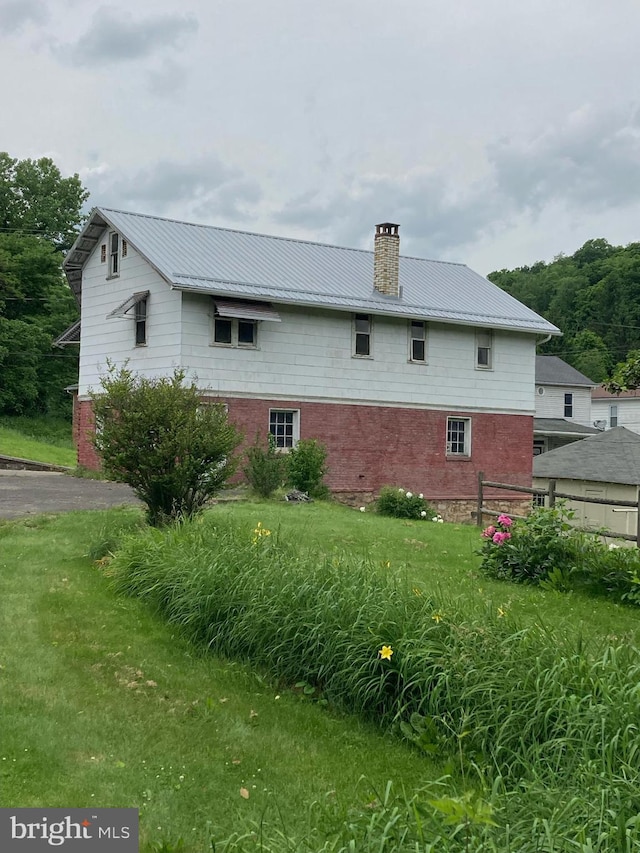 view of side of property with a lawn