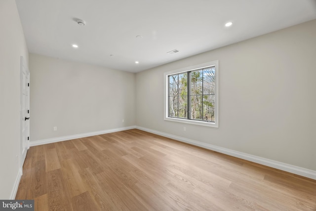 unfurnished room with light wood-style flooring, recessed lighting, baseboards, and visible vents