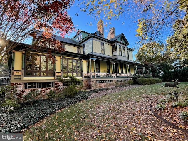 view of front of home featuring covered porch