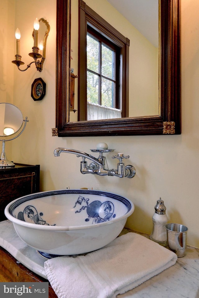 bathroom featuring sink