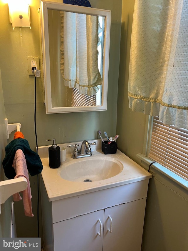 bathroom featuring large vanity