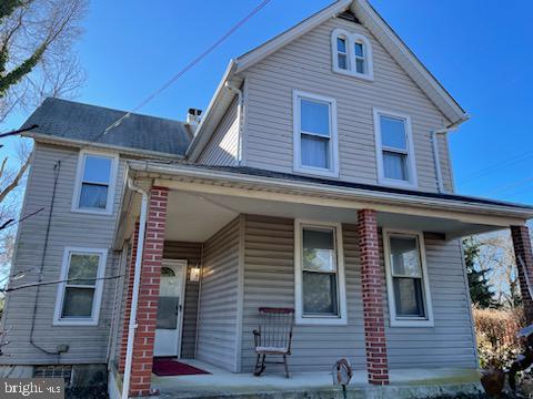 view of front of home featuring covered porch