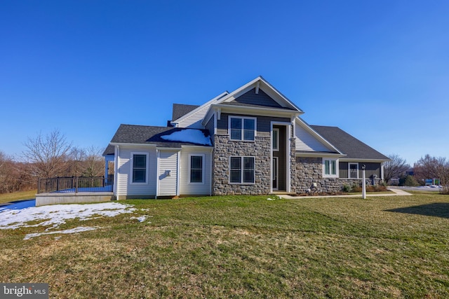 view of front of home featuring a front lawn