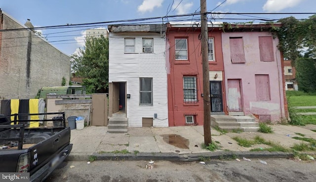 1025 W Arizona St, Philadelphia PA, 19133, 3 bedrooms, 1 bath townhouse for sale