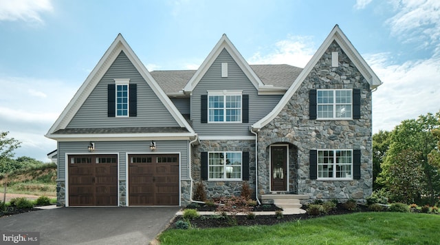 view of front facade featuring a garage and a front yard