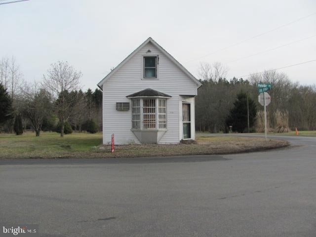 view of front facade