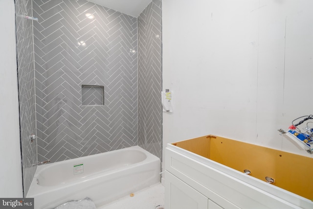 bathroom featuring tiled shower / bath combo