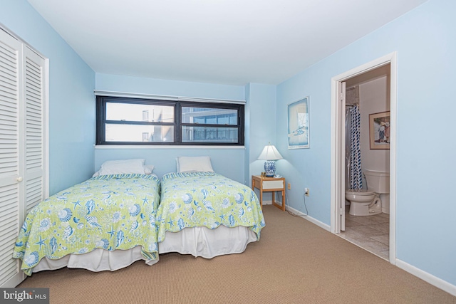 carpeted bedroom featuring a closet and connected bathroom