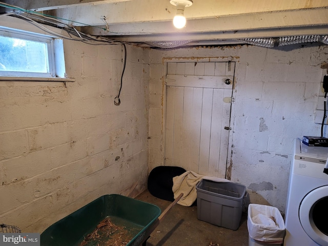 basement with washer / dryer