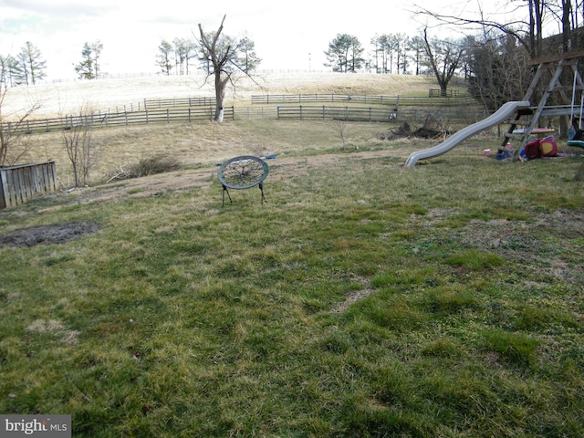 view of yard featuring a rural view