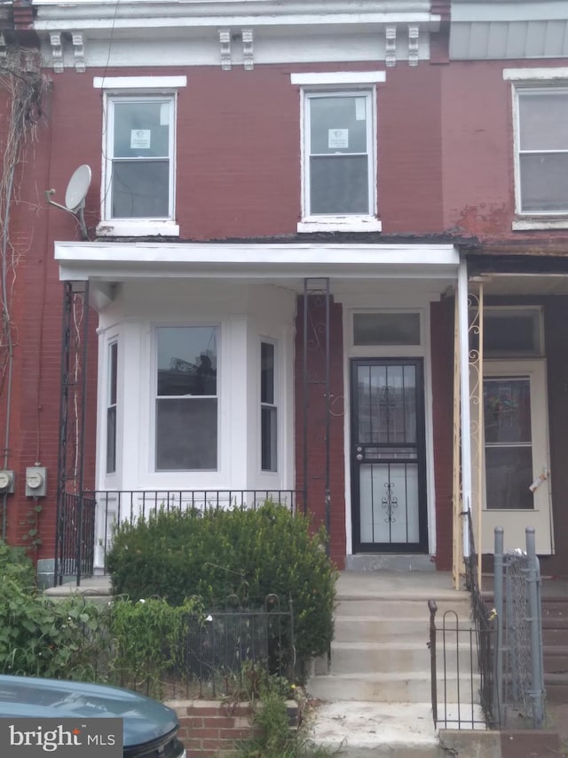 view of front facade with a porch