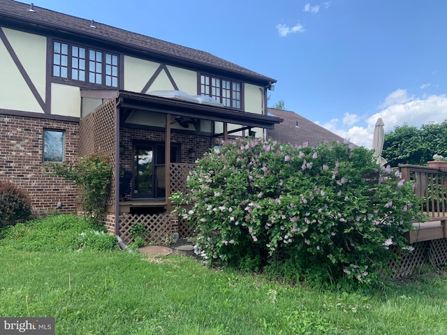 back of house featuring a lawn