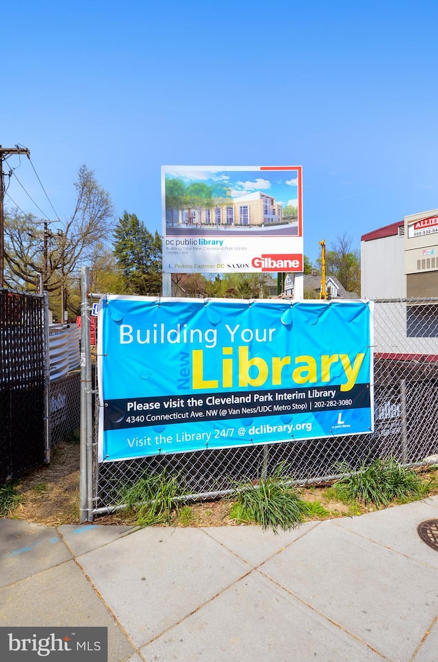 view of community / neighborhood sign