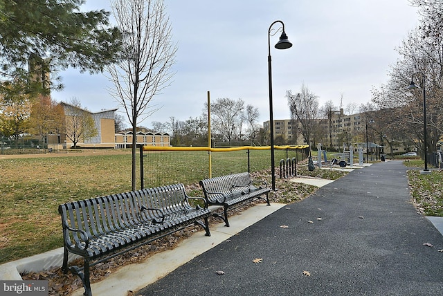 view of property's community featuring a lawn