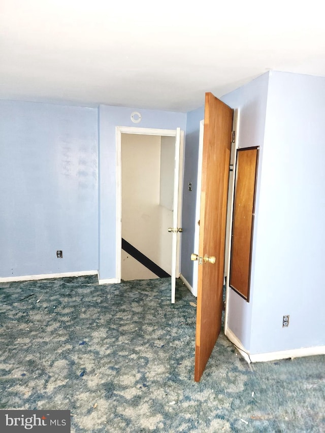 spare room featuring carpet flooring