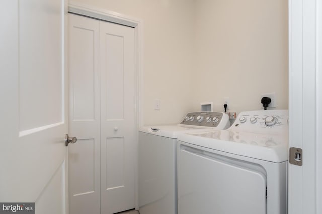 laundry room with washing machine and clothes dryer