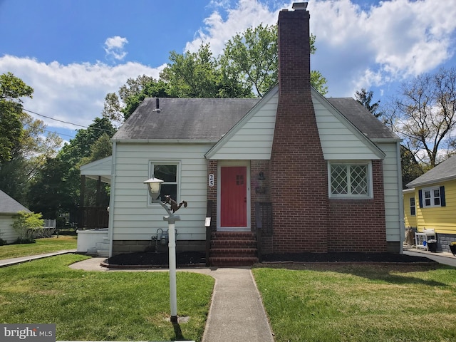 bungalow-style home featuring a front lawn