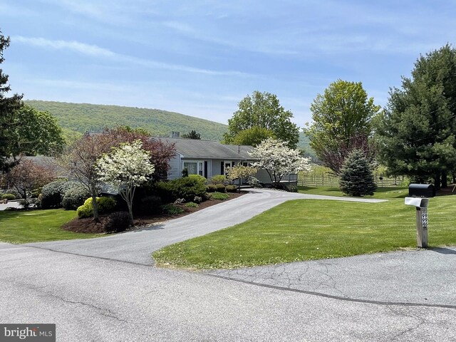 ranch-style home featuring a front yard