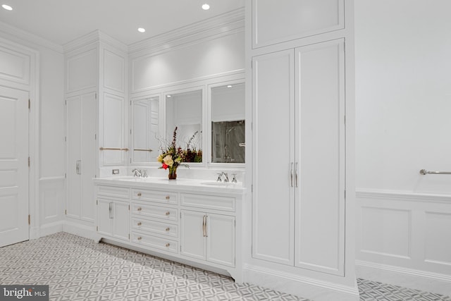 bathroom with crown molding and vanity