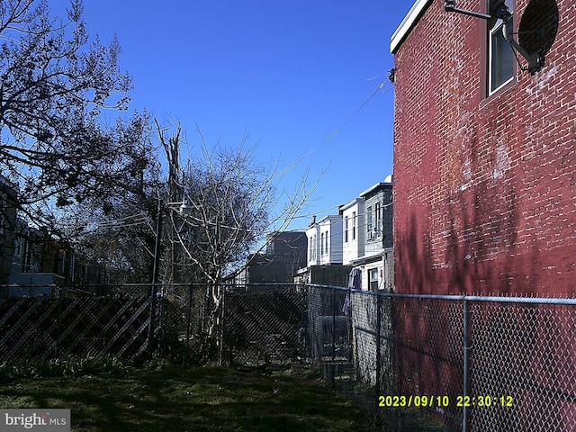 Listing photo 3 for 894 N 49th St, Philadelphia PA 19139