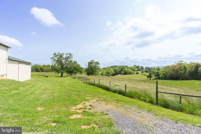 view of yard featuring a rural view