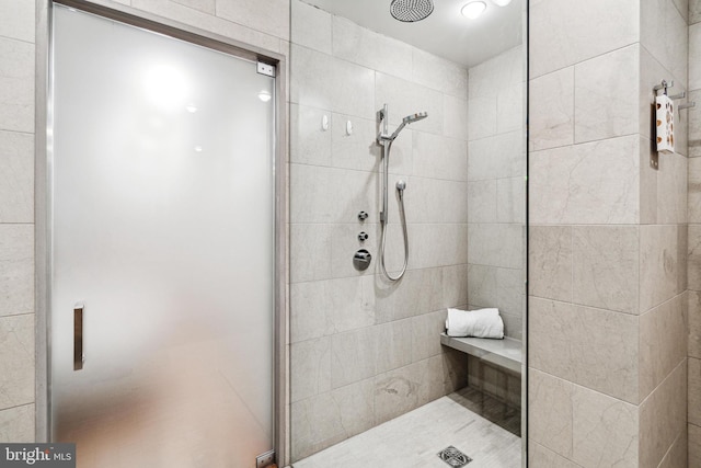 bathroom featuring a tile shower