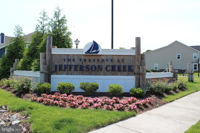 view of community / neighborhood sign