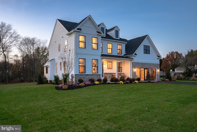 view of front facade with a front yard