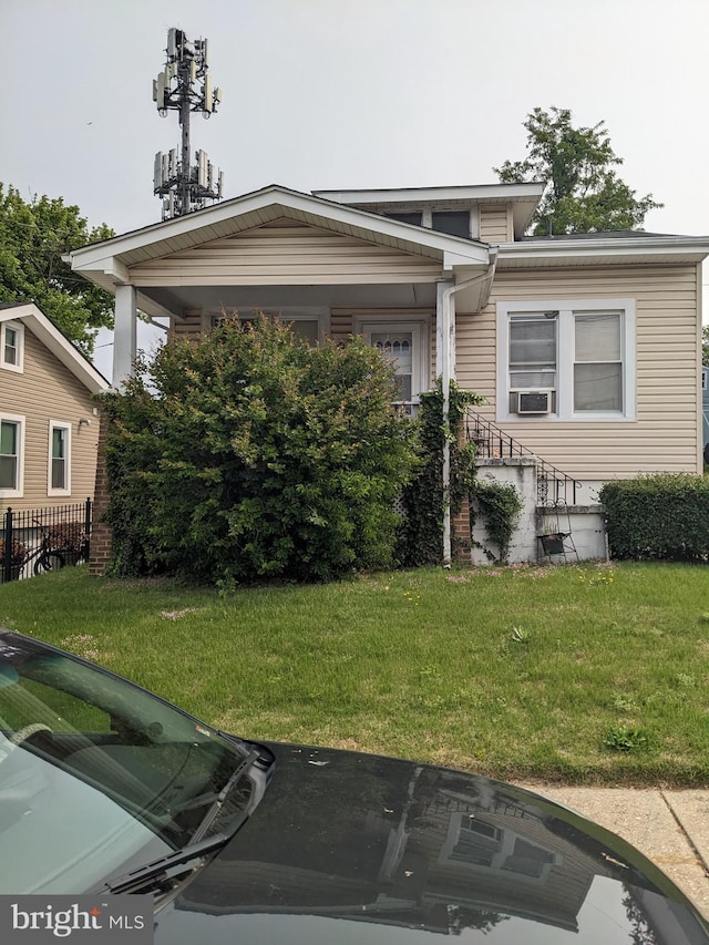 view of front of home featuring a front lawn