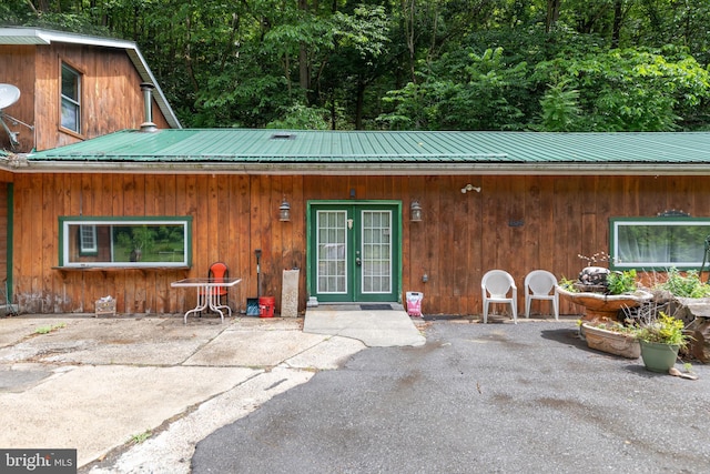 view of front of house with a patio